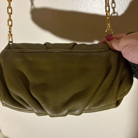 Marc by Marc Jacobs Gold Plaque on Olive Leather. Crossbody or clutch - Picture 5 of 5